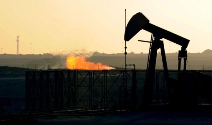 Səudiyyəlilər aşağı neft qiymətlərindən çıxış yolu axtarır