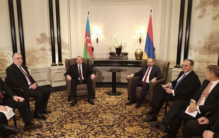 İlham Əliyevlə Paşinyan arasında görüş başlayıb