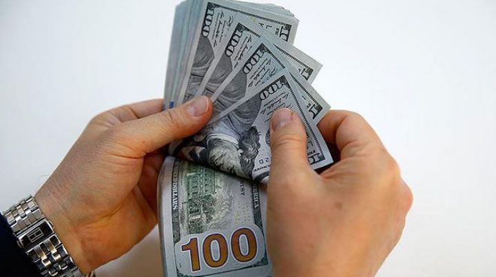 Banklar tərəfindən nağd xarici valyutanın alqı-satqısı azalıb