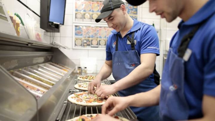 Dünyanın ən iri pizza şəbəkəsi 1 milyard dollar qazanıb