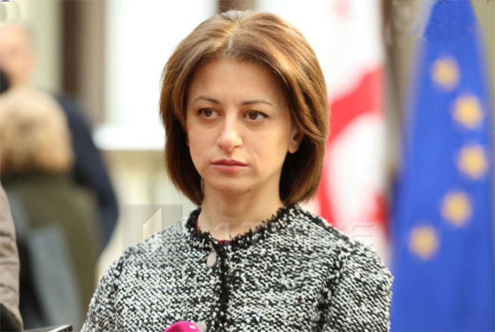 Gürcüstan səhiyyə naziri vaksinasiyadan sonra yoluxdu