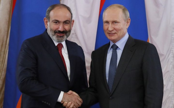 Putin Paşinyanla üçtərəfli bəyanatların icrasını müzakirə etdi