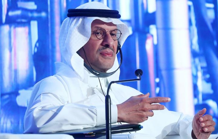 Səudiyyə Ərəbistanı dünya neft bazarının vəziyyətini şizofreniya ilə müqayisə edib