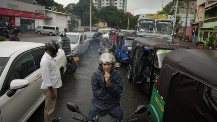 Hindistanda yanacaq satışı azalıb