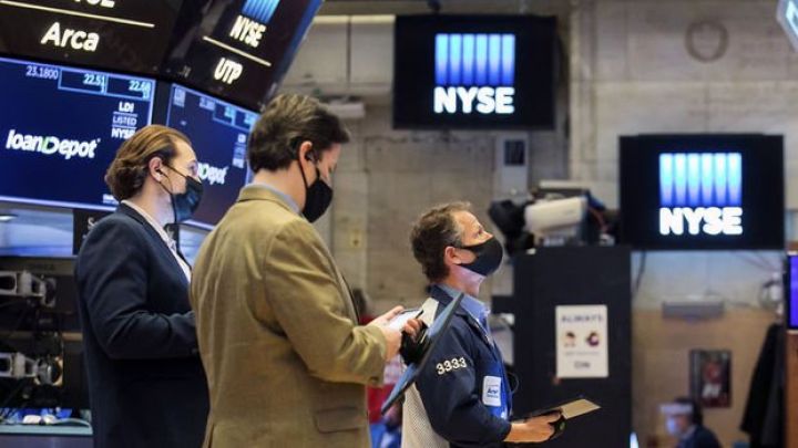 Neft hasilatının böyük azaldılması planı ilə qlobal bazarlar həftəyə mənfi atmosferlə başlayıb