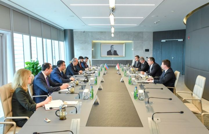 Azərbaycanın  maliyyə sektoruna Macarıstan investisiyalarının qoyuluşu imkanları müzakirə edilib