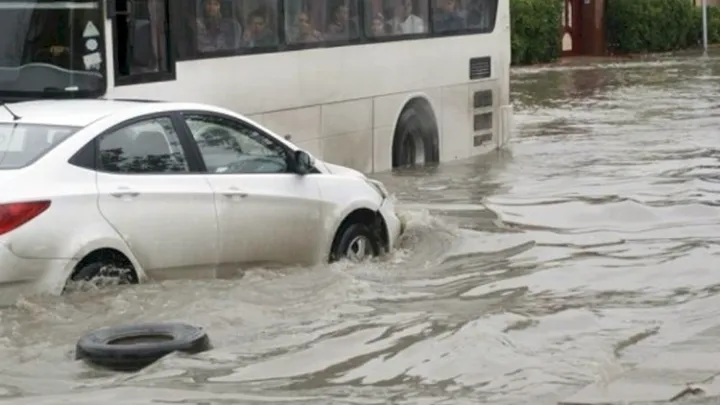 İntensiv yağışlar nəticəsində 600-dən çox sığortalı zərər görüb