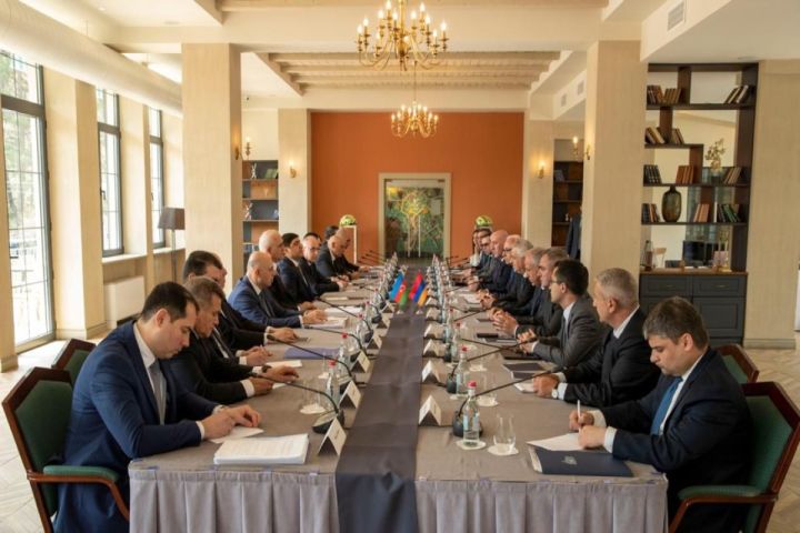 Azərbaycan-Ermənistan delimitasiya komissiyasının iclası keçirilib, protokol imzalanıb