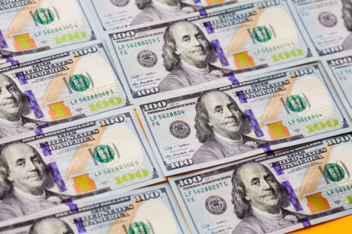 Neft-qaz sektoruna daxil olan malların ixracı 536 milyon dollar azalıb