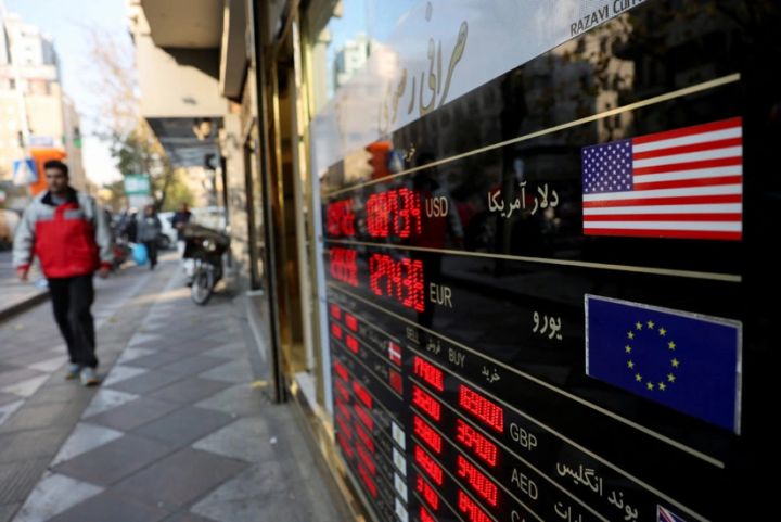 İran rialının məzənnəsi ölkədəki etirazlar fonunda yeni antirekord qırıb