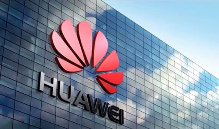 "Tramp bəzi şirkətlərin Huawei-yə mal satmalarına yaşıl işıq yandırdı"