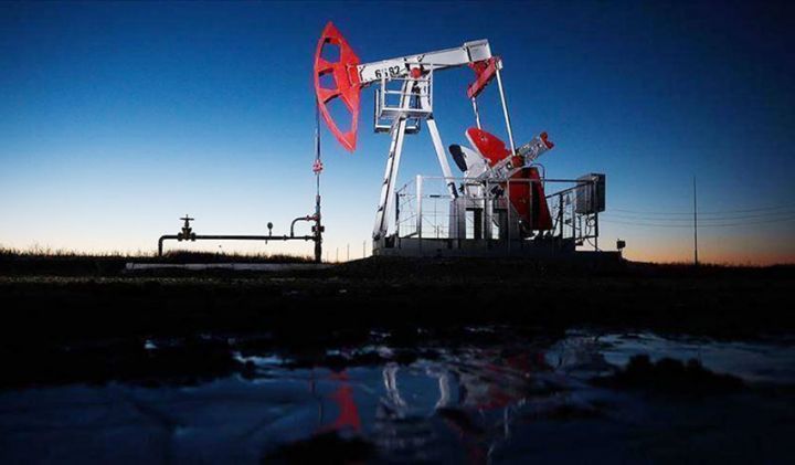 ABŞ-ın gündəlik neft istehsalı daha da azalıb