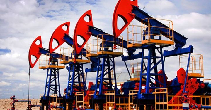Rusiya neft hasilatı üzrə dünyada ikinci yeri saxlayıb