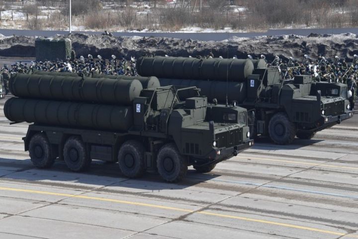 Rusiya hər il 15 milyard dollarlıq silah satır