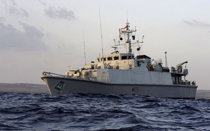 Rusiya Qara dənizdə Britaniya gəmisinə atəş açıb