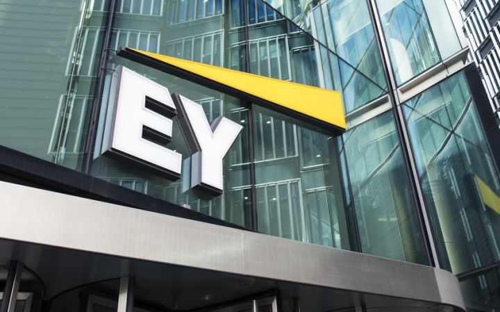 “Ernst & Young” Rusiyadakı fəaliyyətini dayandırır