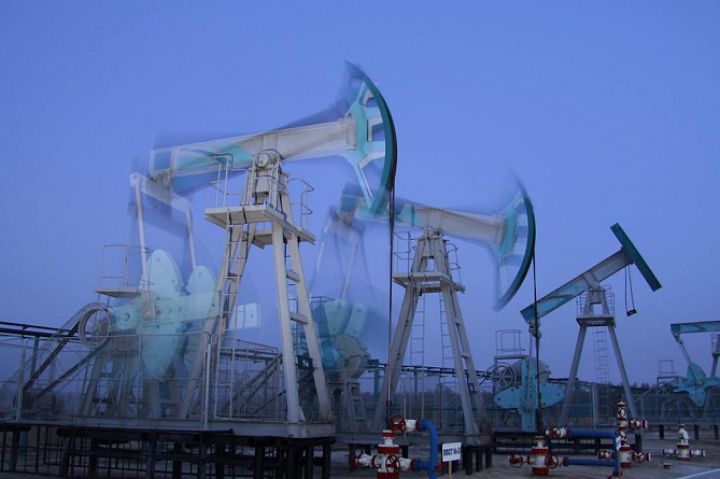 Qlobal bank neftin qiyməti üzrə proqnozlarını endirib