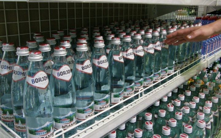 “Borjomi”nin işçiləri zavodlara girişləri bloklayıb