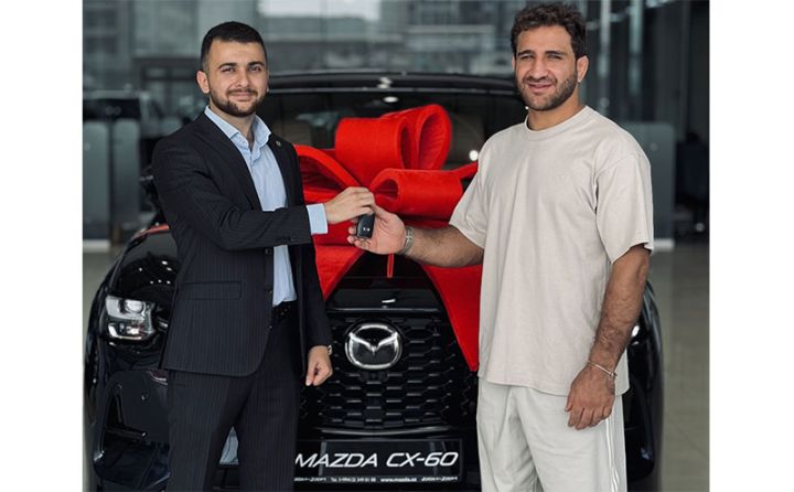 Hidayət Heydərova Mazda avtomobili hədiyyə edildi