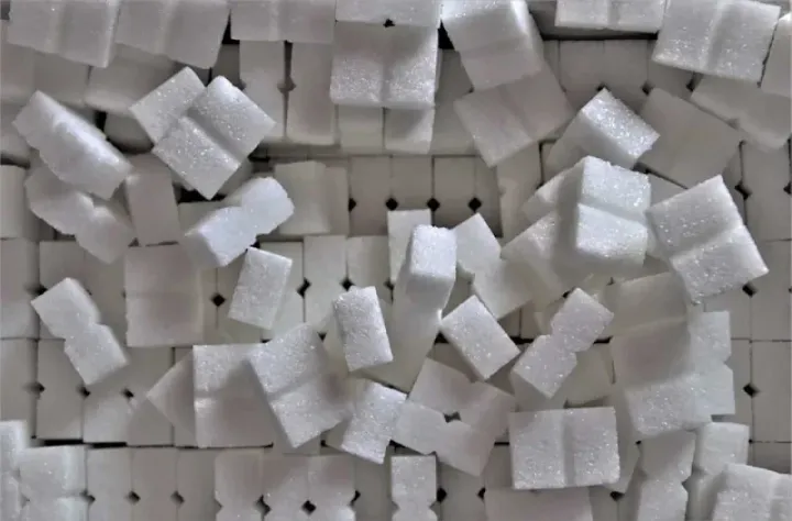Dünya şəkər bazarında qiymətlər kəskin enməkdə davam edir