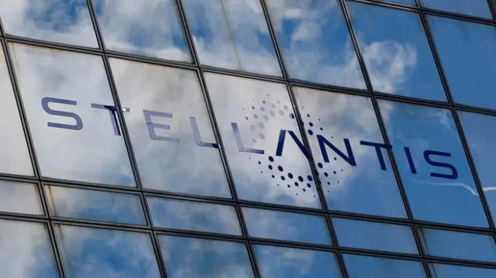 Stellantis şirkətinin səhmləri yüksək məbləğdə zərər açıqlamasından sonra kəskin ucuzlaşıb