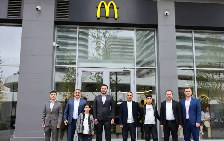 McDonald’s Azərbaycan dünya çempionu olan gənc karateçini dəstəklədi - FOTO