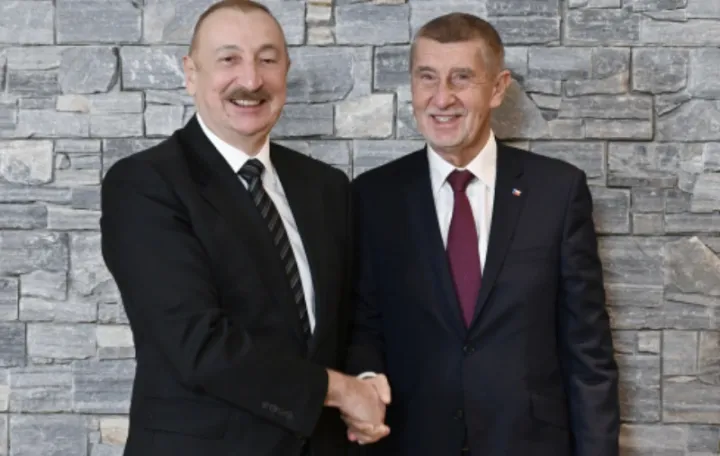 Prezident İlham Əliyev Davosda Çexiyanın Baş naziri ilə görüşüb